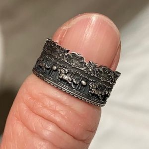 Carousel Band Ring Size 6